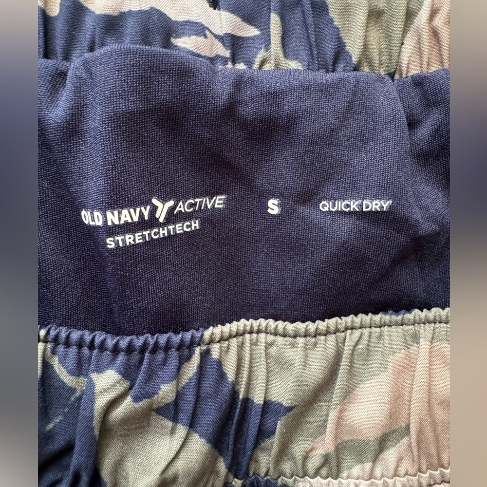 NWT Old Navy 2 piece activewear set sports bra and shorts size small - Picture 4 of 9